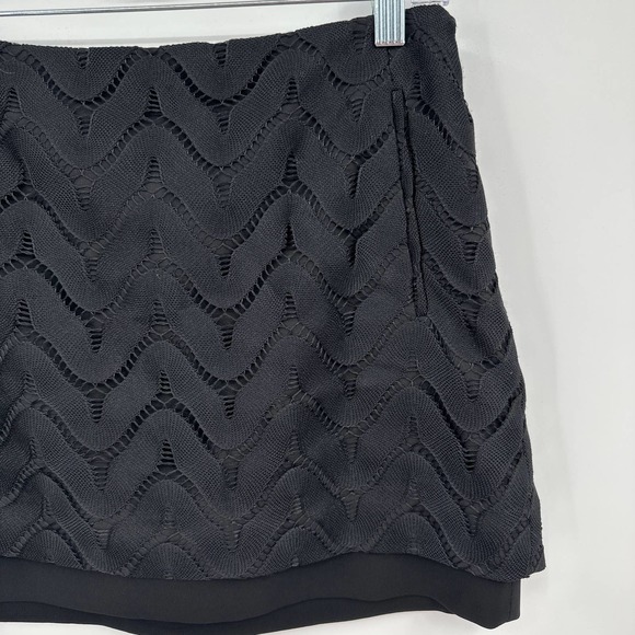 Diane von Furstenberg Elley Mini Skirt Wave Lace Lined Front Pocket Black Size 4 - Picture 2 of 7